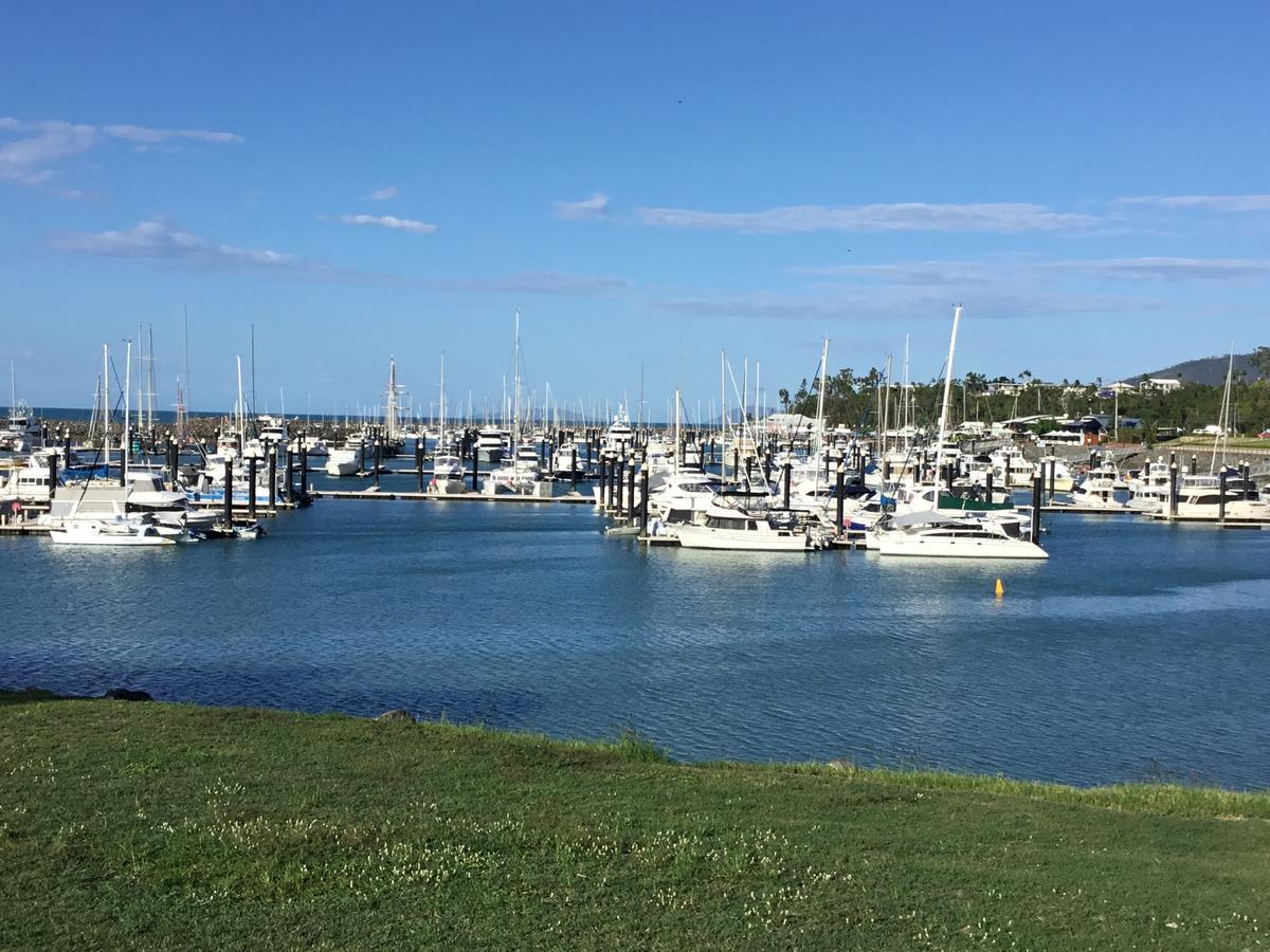 Marina View Apartment Airlie Beach Exteriör bild