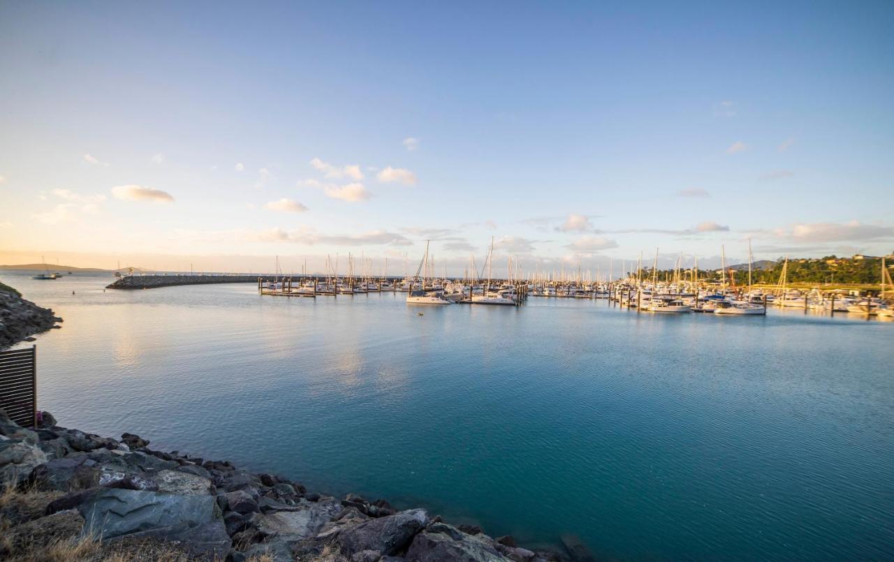 Marina View Apartment Airlie Beach Exteriör bild