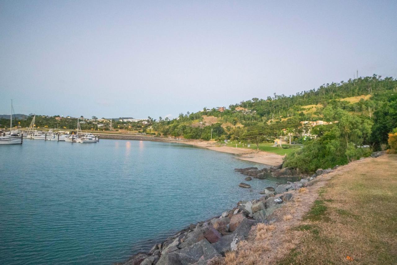 Marina View Apartment Airlie Beach Exteriör bild
