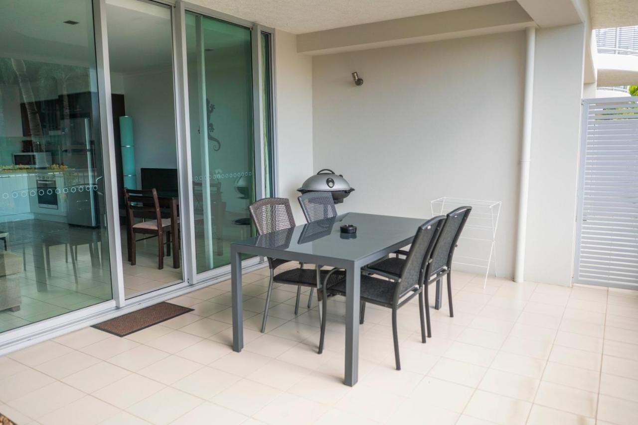 Marina View Apartment Airlie Beach Exteriör bild